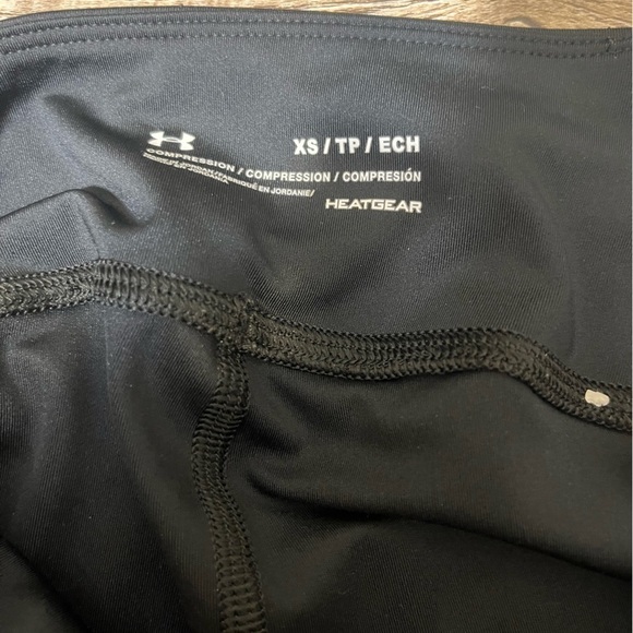 Under Armour HEATGEAR Compression Mileage Capri Leggings Black XS Athletic - Picture 3 of 9